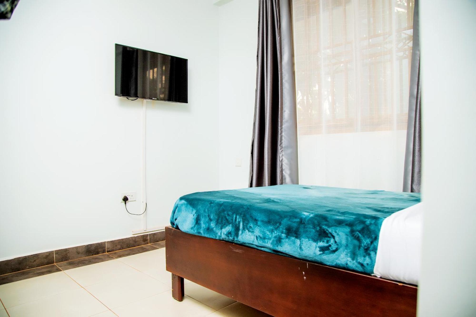 Blue Berries Hotel Entebbe Dış mekan fotoğraf