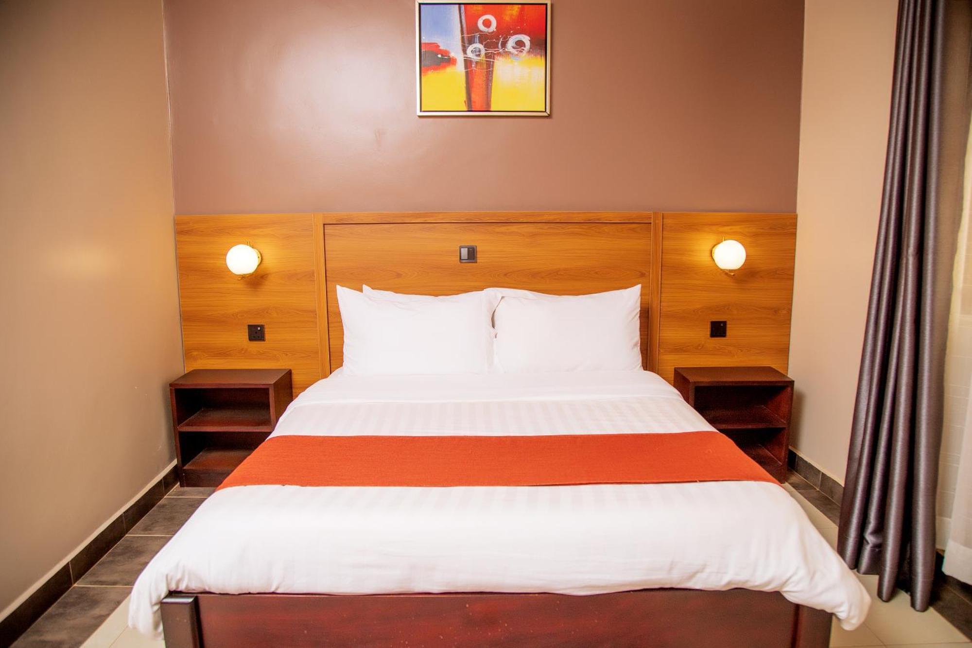 Blue Berries Hotel Entebbe Dış mekan fotoğraf
