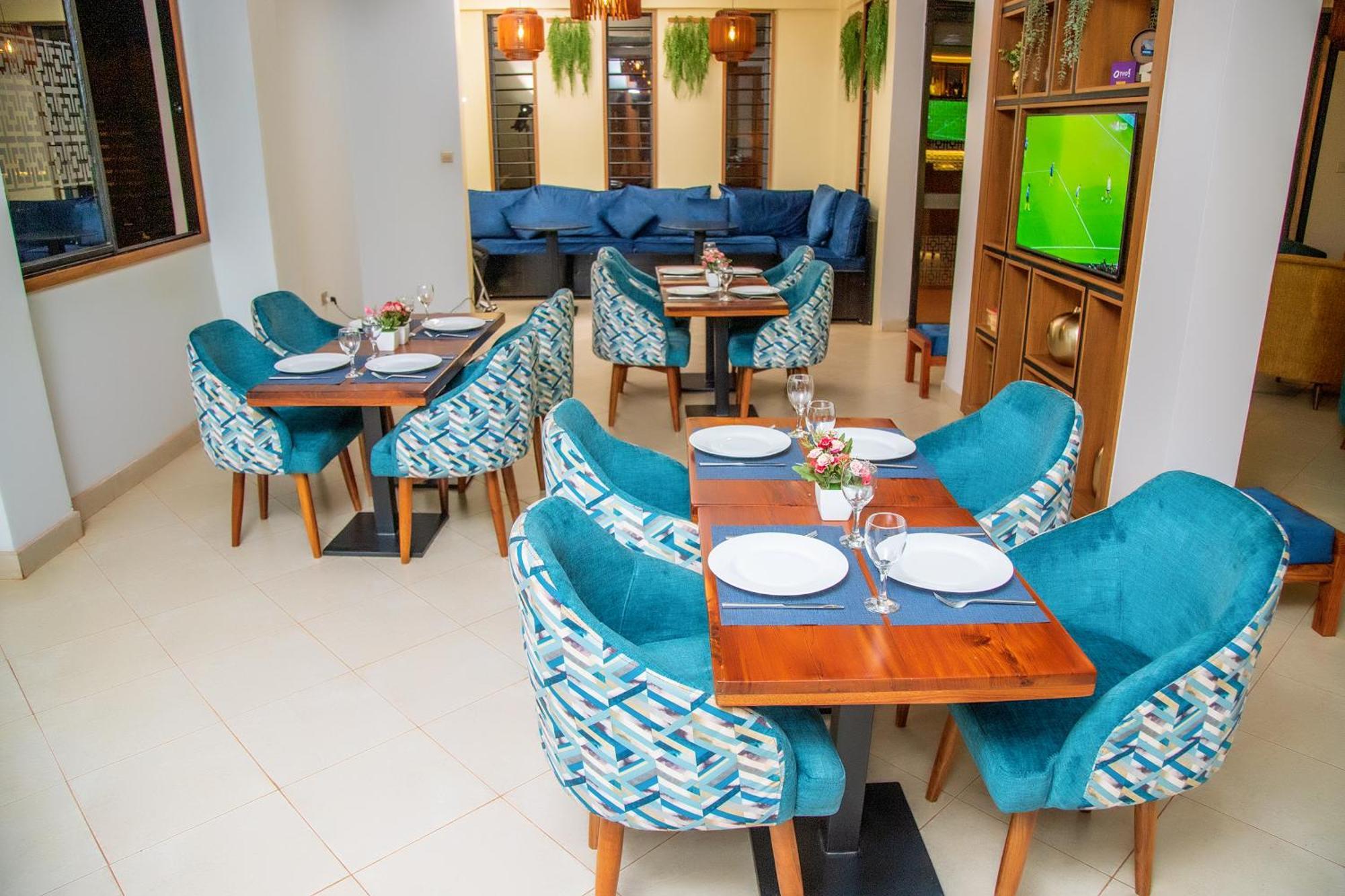 Blue Berries Hotel Entebbe Dış mekan fotoğraf