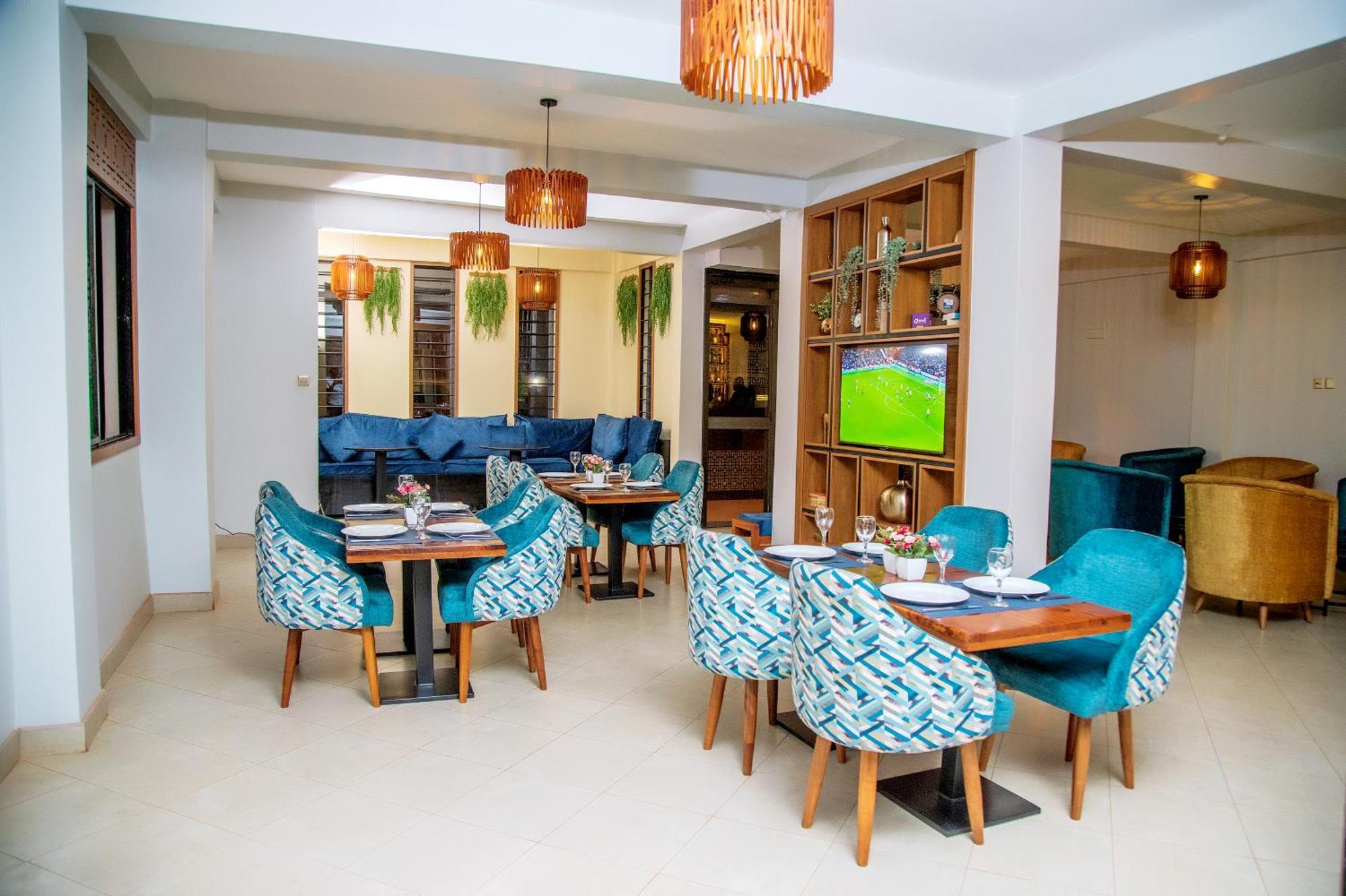 Blue Berries Hotel Entebbe Dış mekan fotoğraf