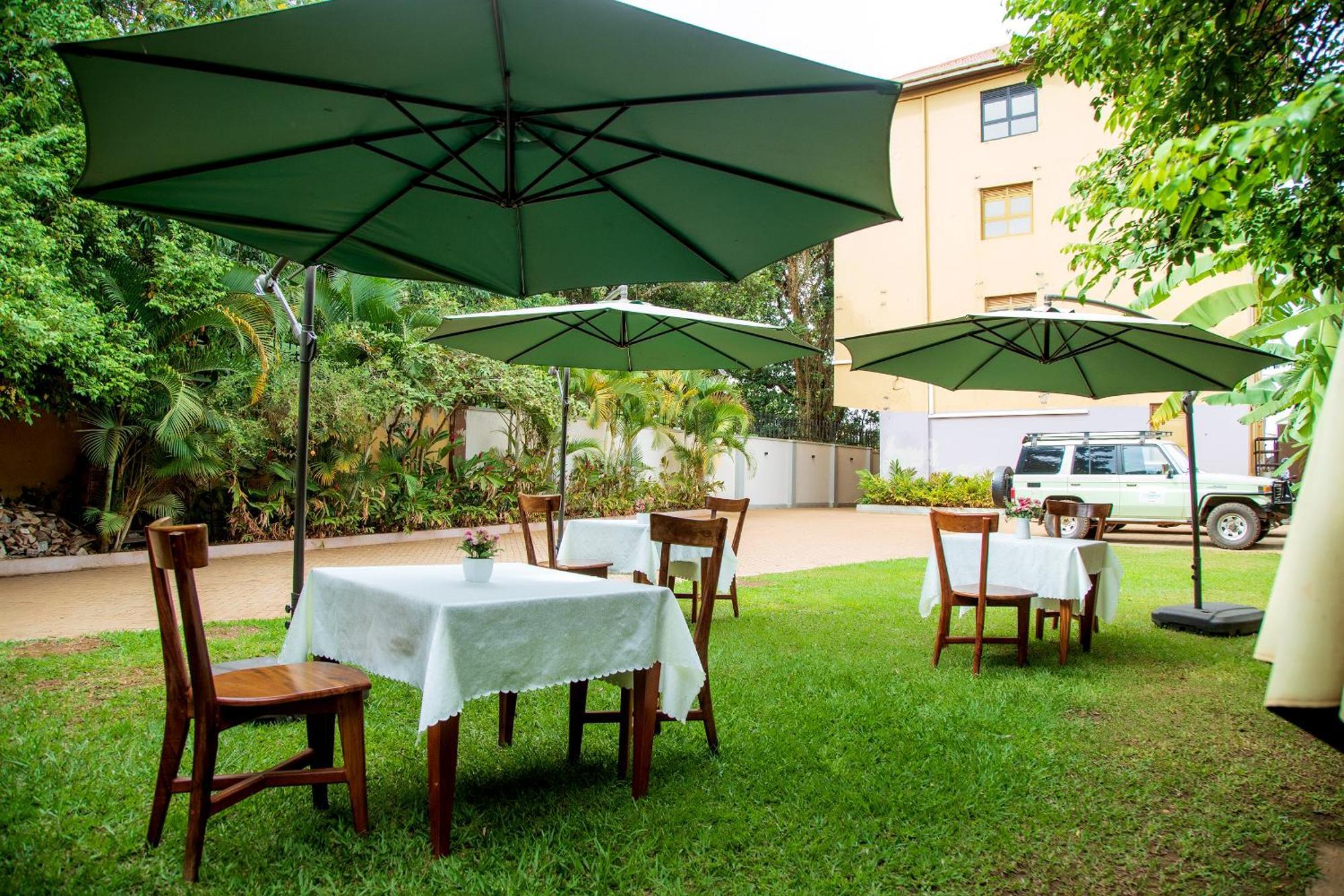 Blue Berries Hotel Entebbe Dış mekan fotoğraf