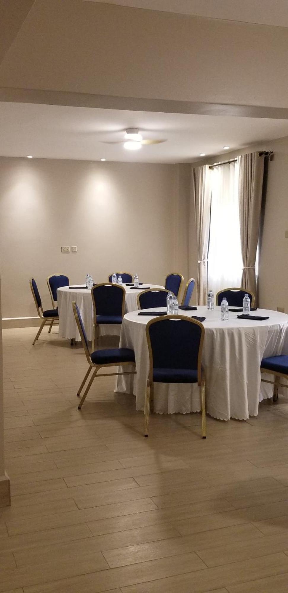 Blue Berries Hotel Entebbe Dış mekan fotoğraf